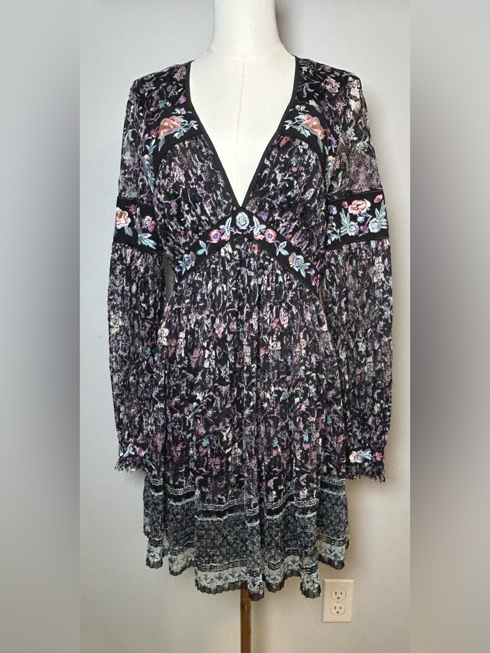 Free People cherry blossom Mini Dress size 6 Embroidered lace boho floral - Picture 4 of 16